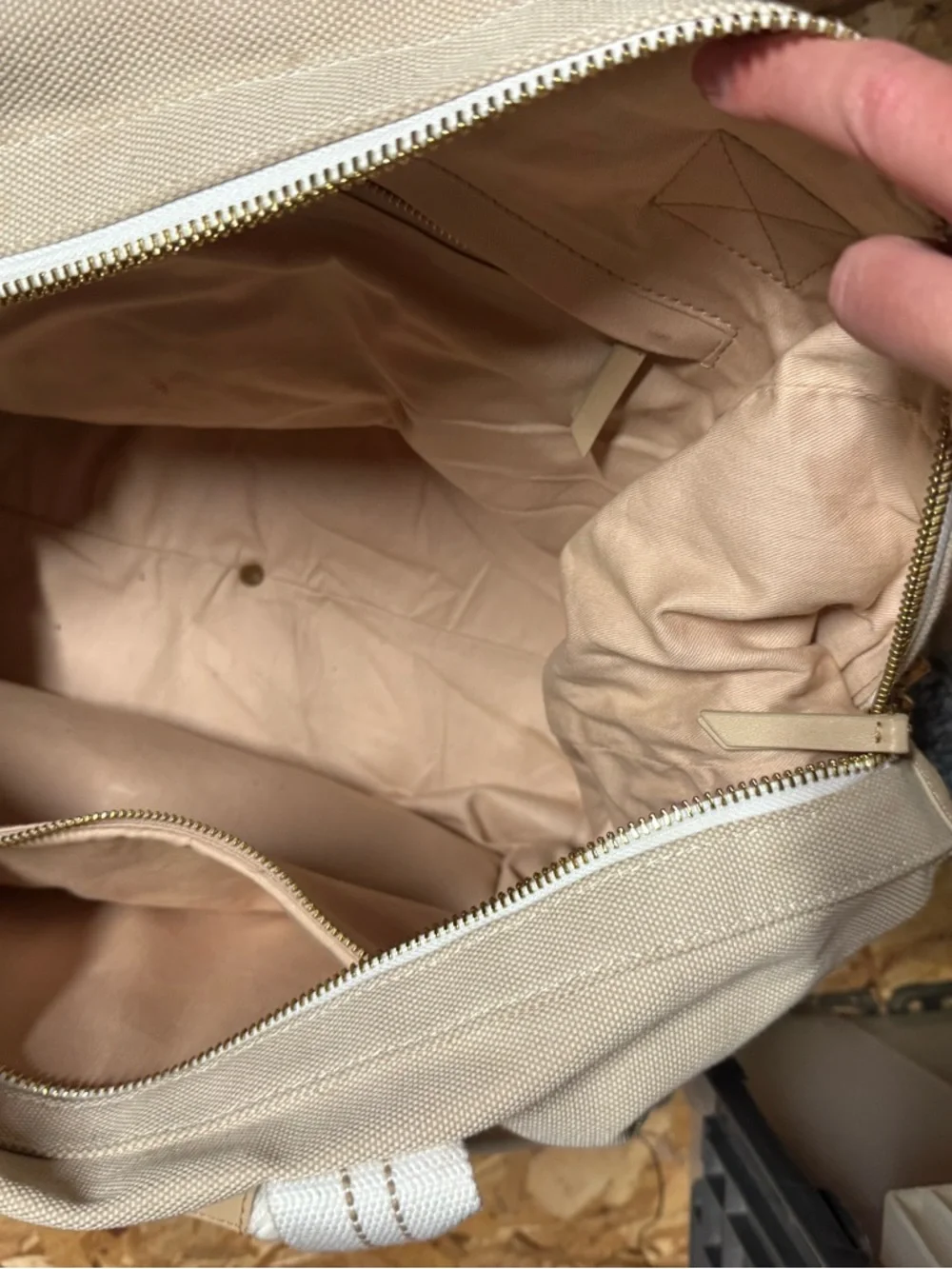 Vineyard Vines Beige and Cream Canvas Travel Bag - Picture 3 of 5
